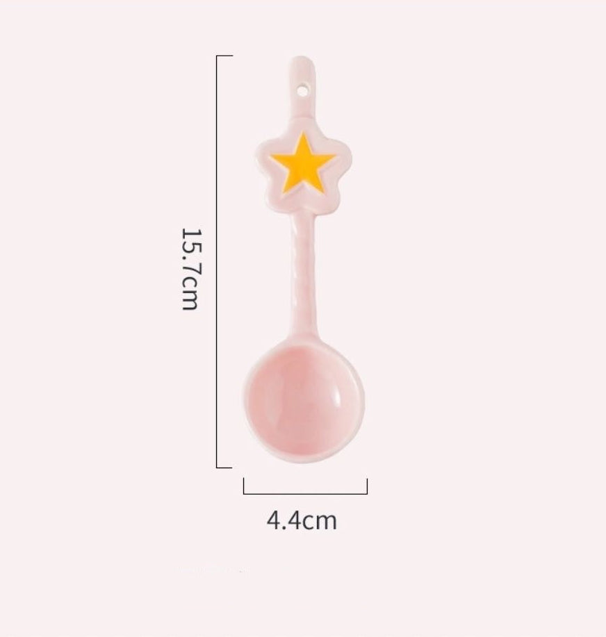 Pink spoon with star decoration and measurements on a white background