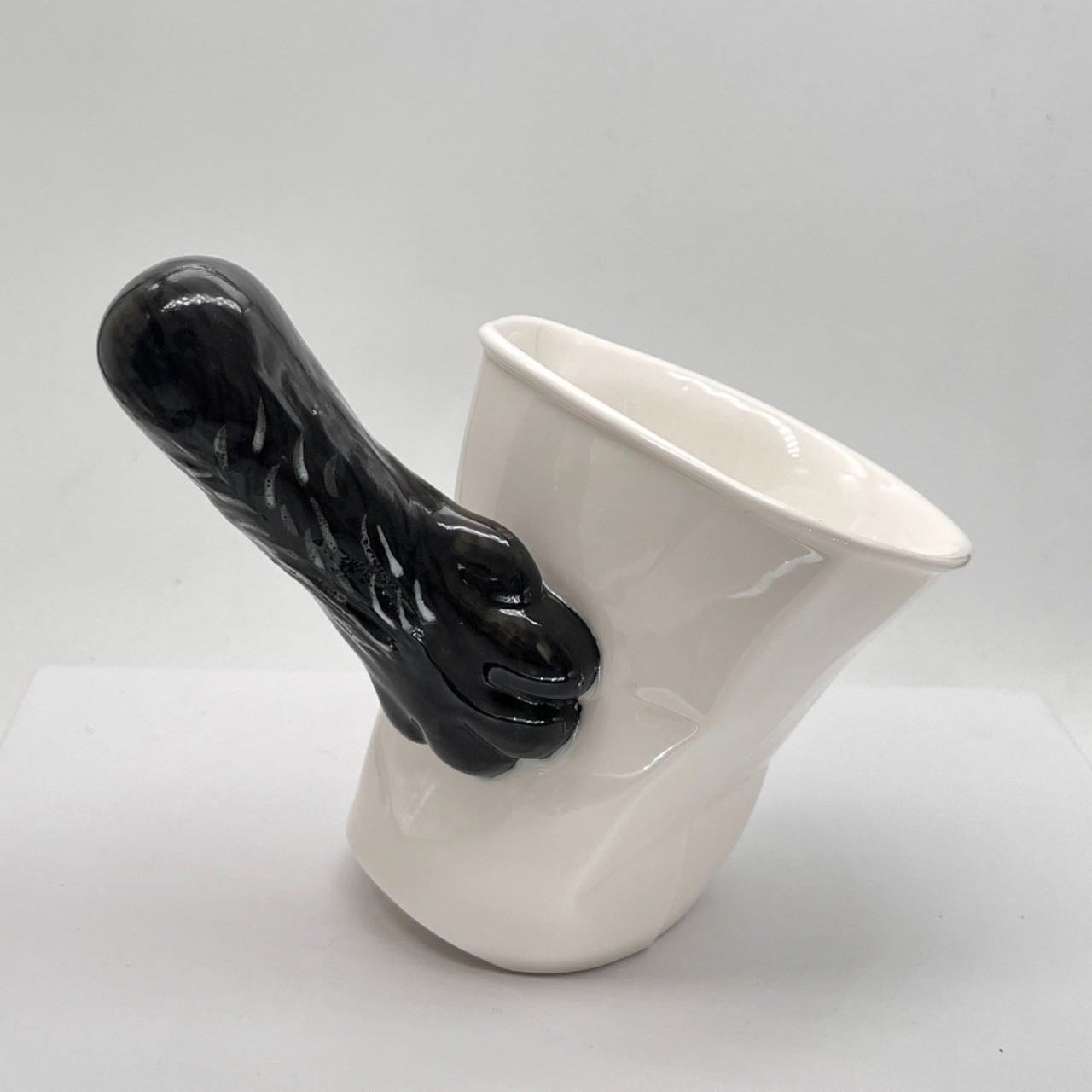 Black cat paw tilt mug — handmade optical illusion ceramic, 250ml, MeowCeramics