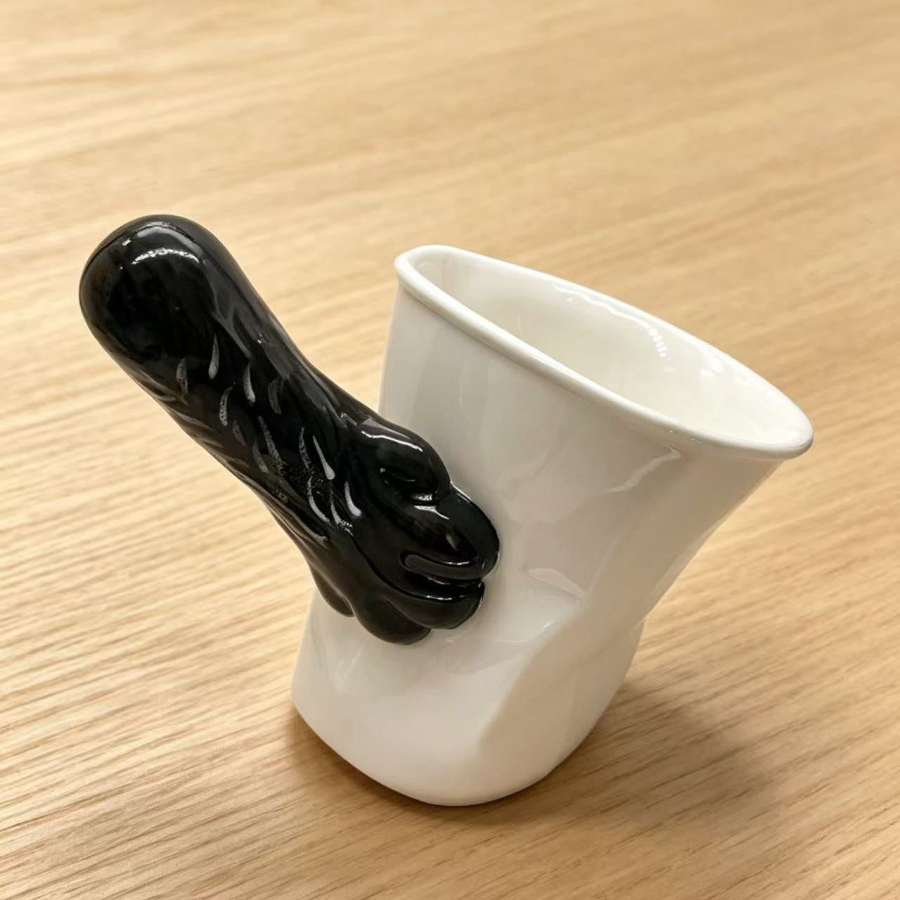 Handmade cat paw tilt mug — Black style, 250ml ceramic optical illusion mug, MeowCeramics