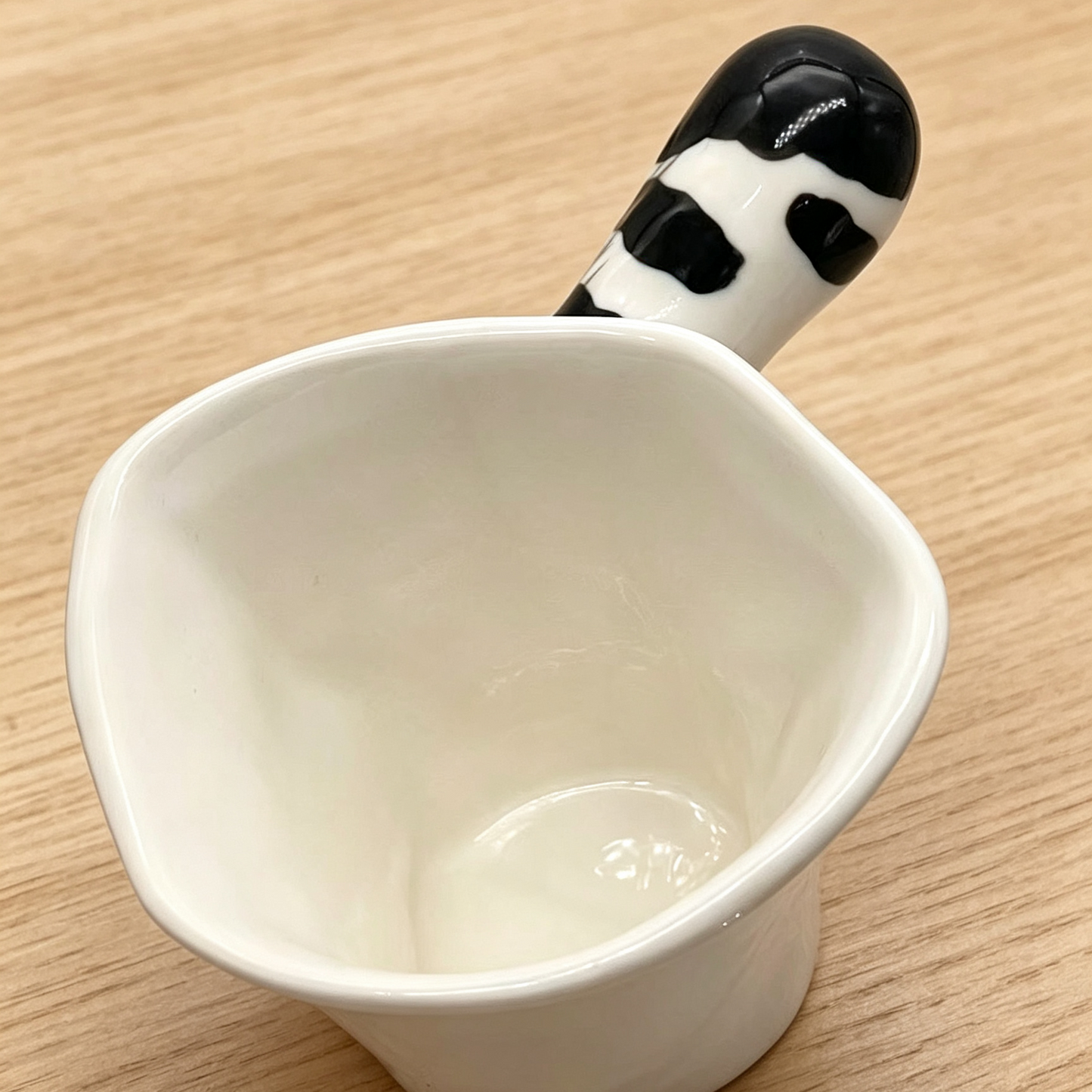 Cat paw tilt mug — top view from above, 250ml ceramic mug rim detail, MeowCeramics