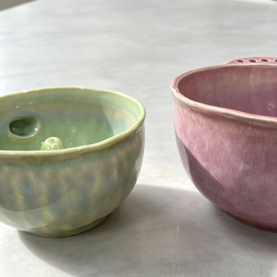 Handmade ceramic swirl berry washing bowl — exterior glaze detail, Mini fresh green & Regular soft pink side by side, MeowCeramics
