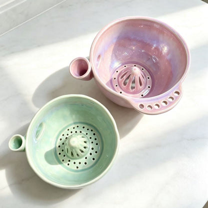 Handmade ceramic swirl berry washing bowl — Mini (fresh green) and Regular (soft pink) sizes displayed together, MeowCeramics